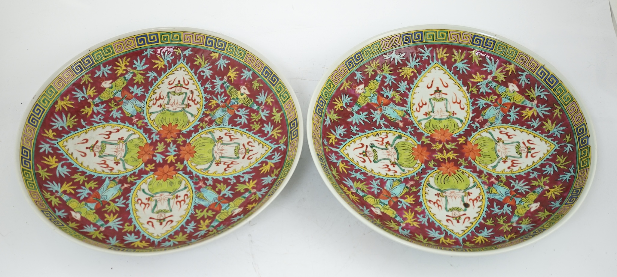 A pair of Chinese Bencharong enamelled porcelain dishes, Republic period, made for the Thai market